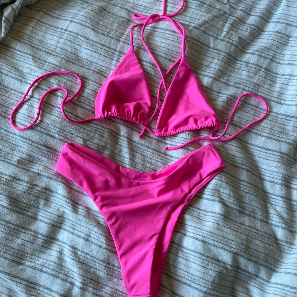 Bright pink Nyud bikini